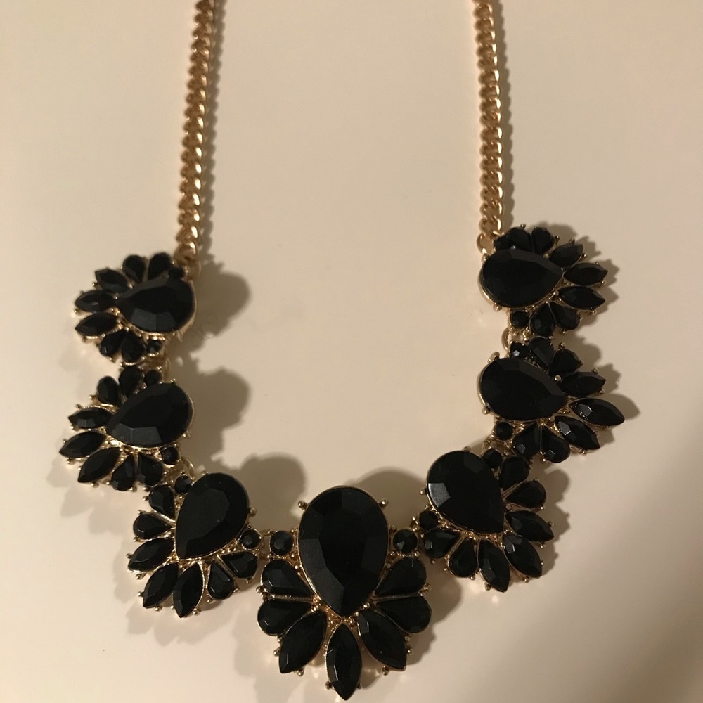 BLACK JEWEL NECKLACE